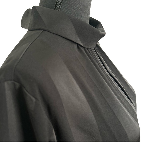 Ann Taylor Classic Black Top, Size Medium (8-10) - Picture 4 of 7